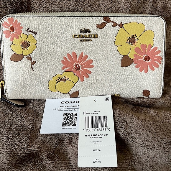 Coach floral print accordion zip wallet. New,never used with tags unattached - Picture 2 of 6